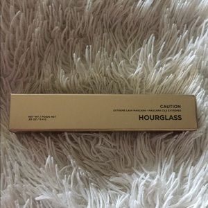 Hourglass CAUTION Mascara